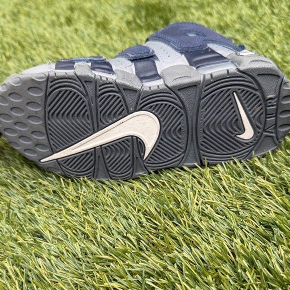 Nike Boys Air More Uptempo Georgetown Gray with Navy Blue accents. - Picture 10 of 11